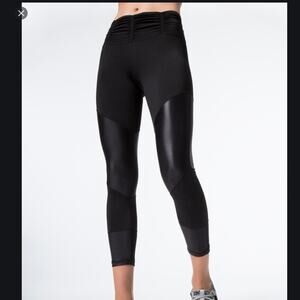Chill  By Will black panel capri leggings workout